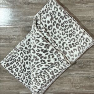 ! NEW ! Grey And White Cheetah Print Soft Throw Blanket